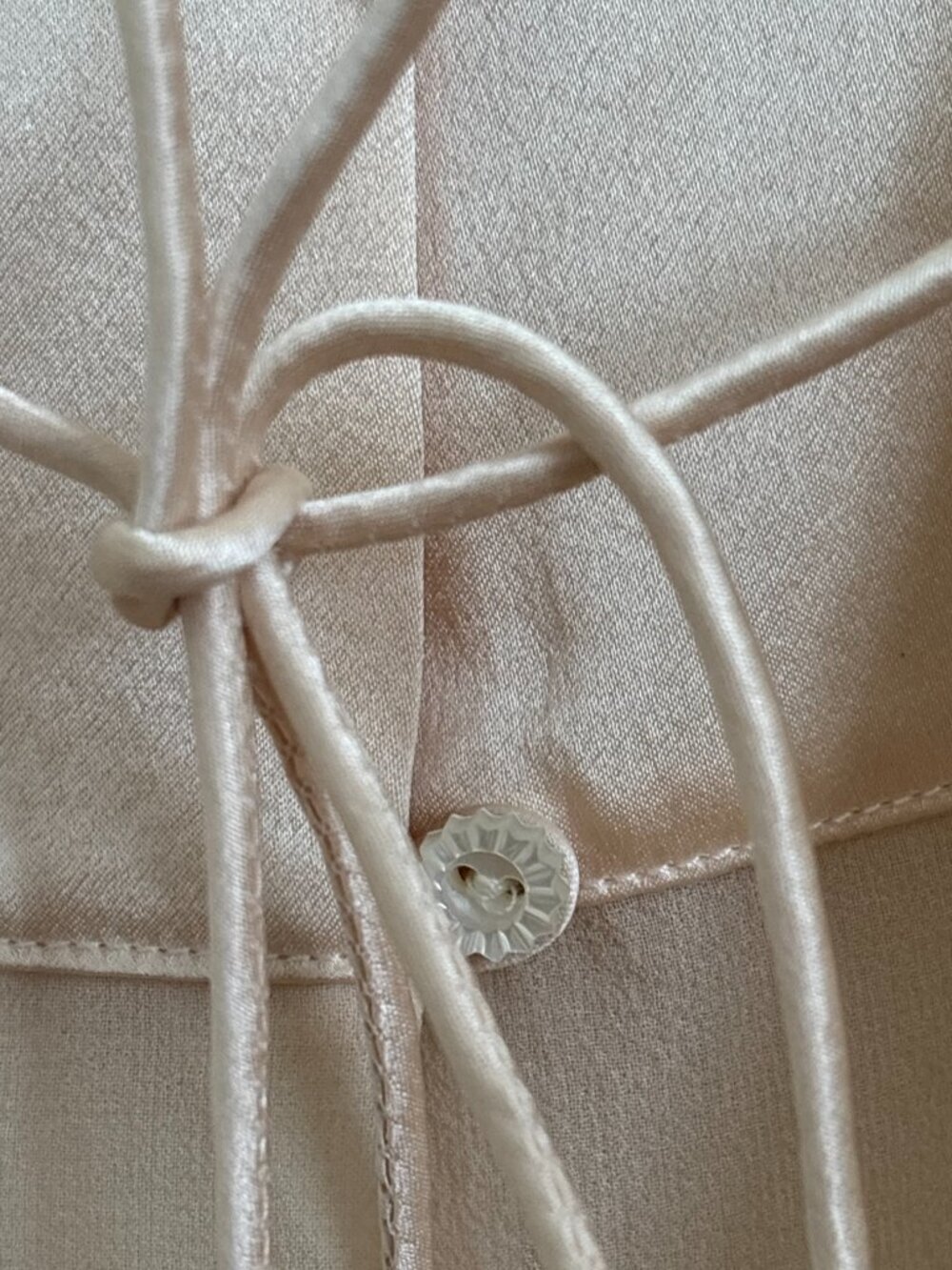 Tahari Cream Silk Women's Blouse Size 6 with Pearl Buttons and Draw String - Picture 3 of 11